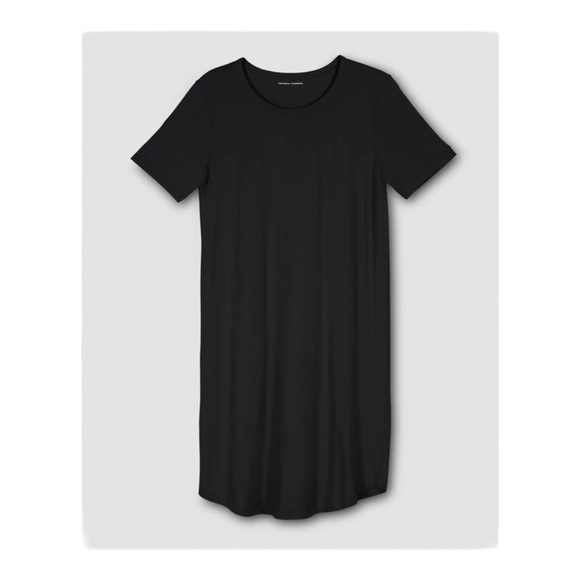 Universal Standard Halie T-Shirt Dress in Black - Picture 6 of 8